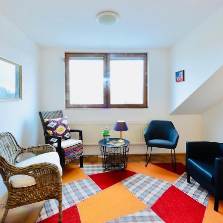 Charming Attic Apartment Near Messe Wien And Center Bagian luar foto