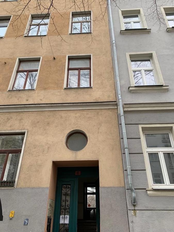 Charming Attic Apartment Near Messe Wien And Center Bagian luar foto